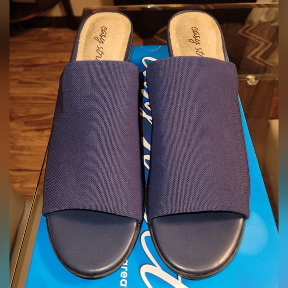 Shoes - Picture 4 of 4